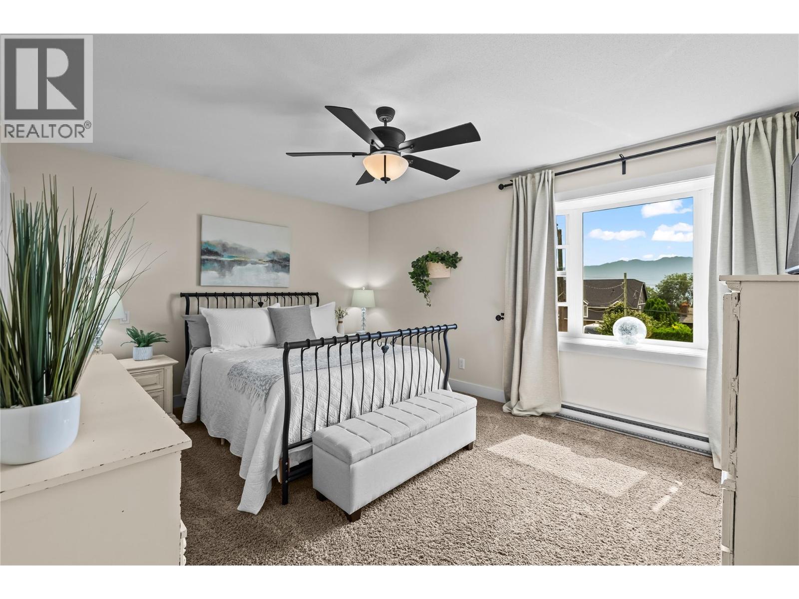  910 Westbrook Drive, West Kelowna