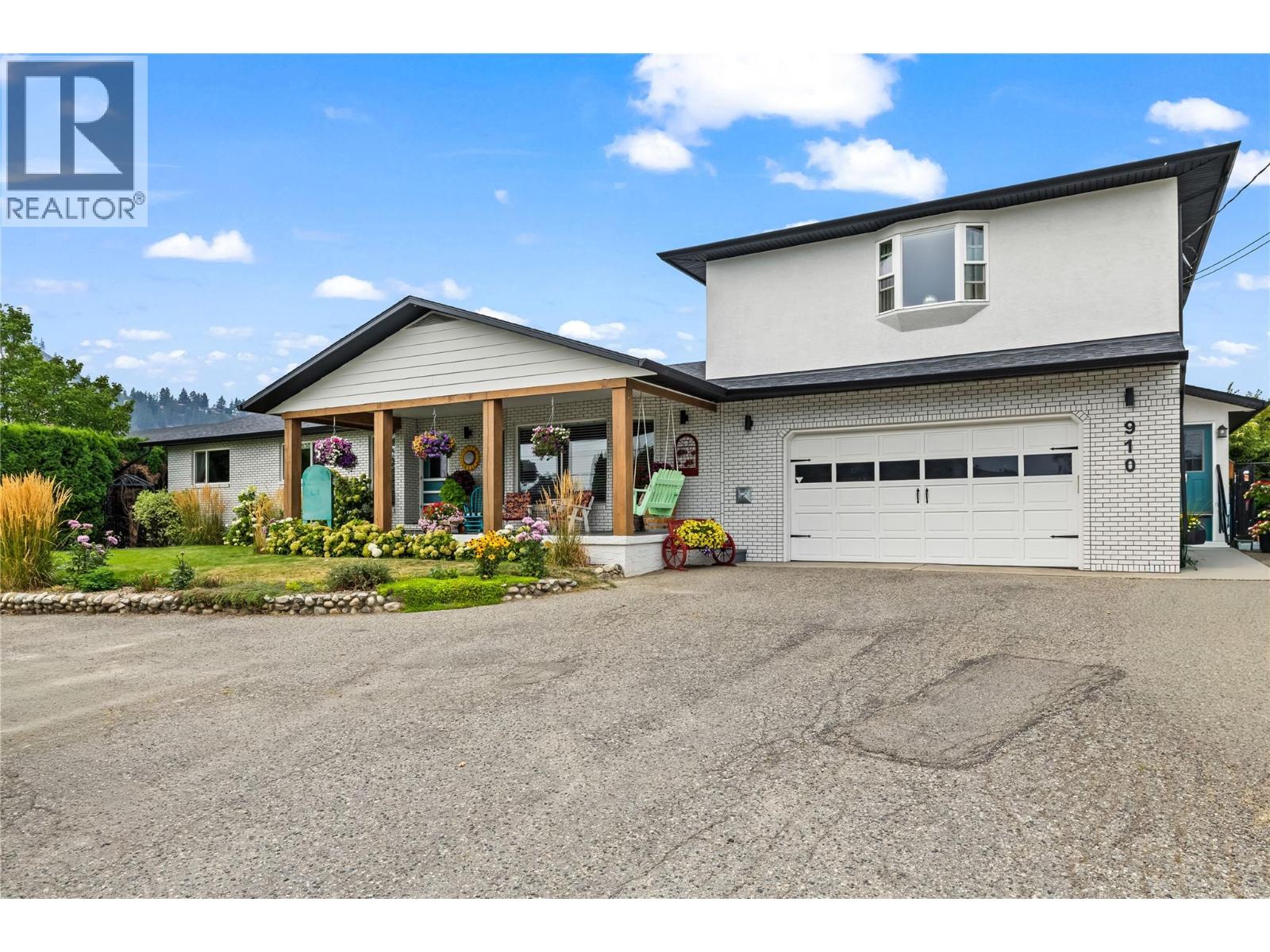  910 Westbrook Drive, West Kelowna