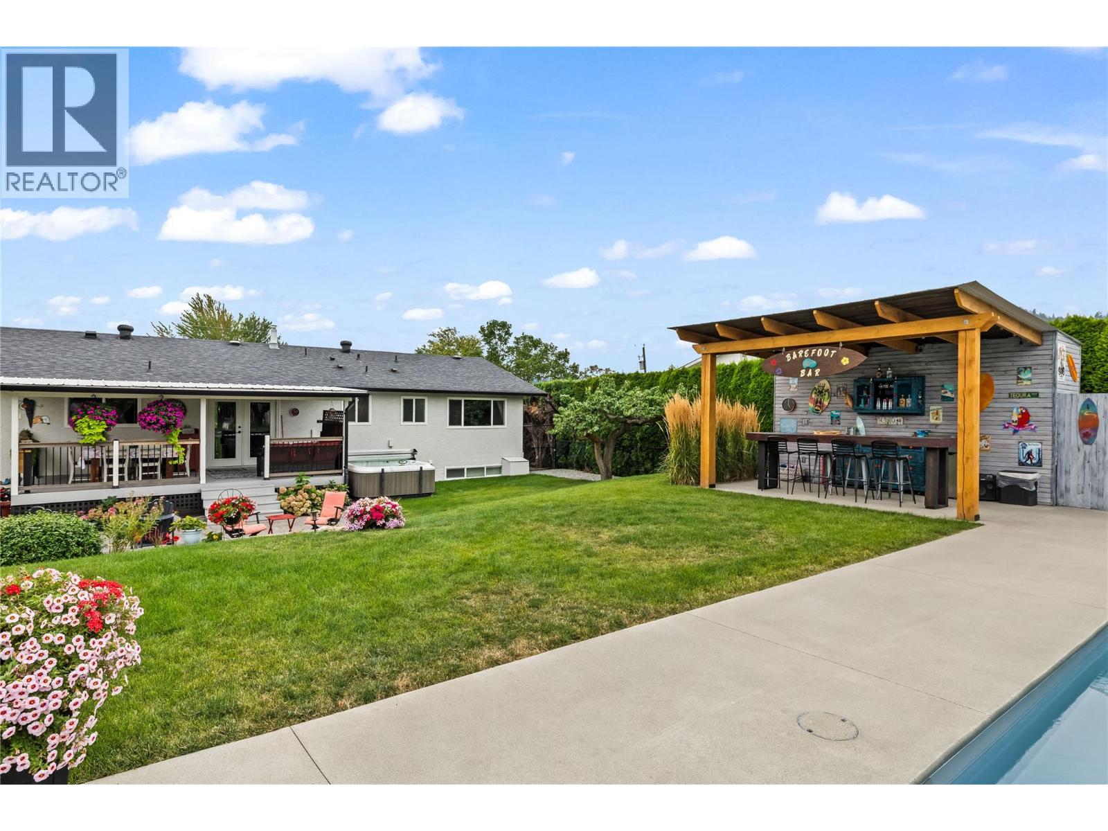  910 Westbrook Drive, West Kelowna