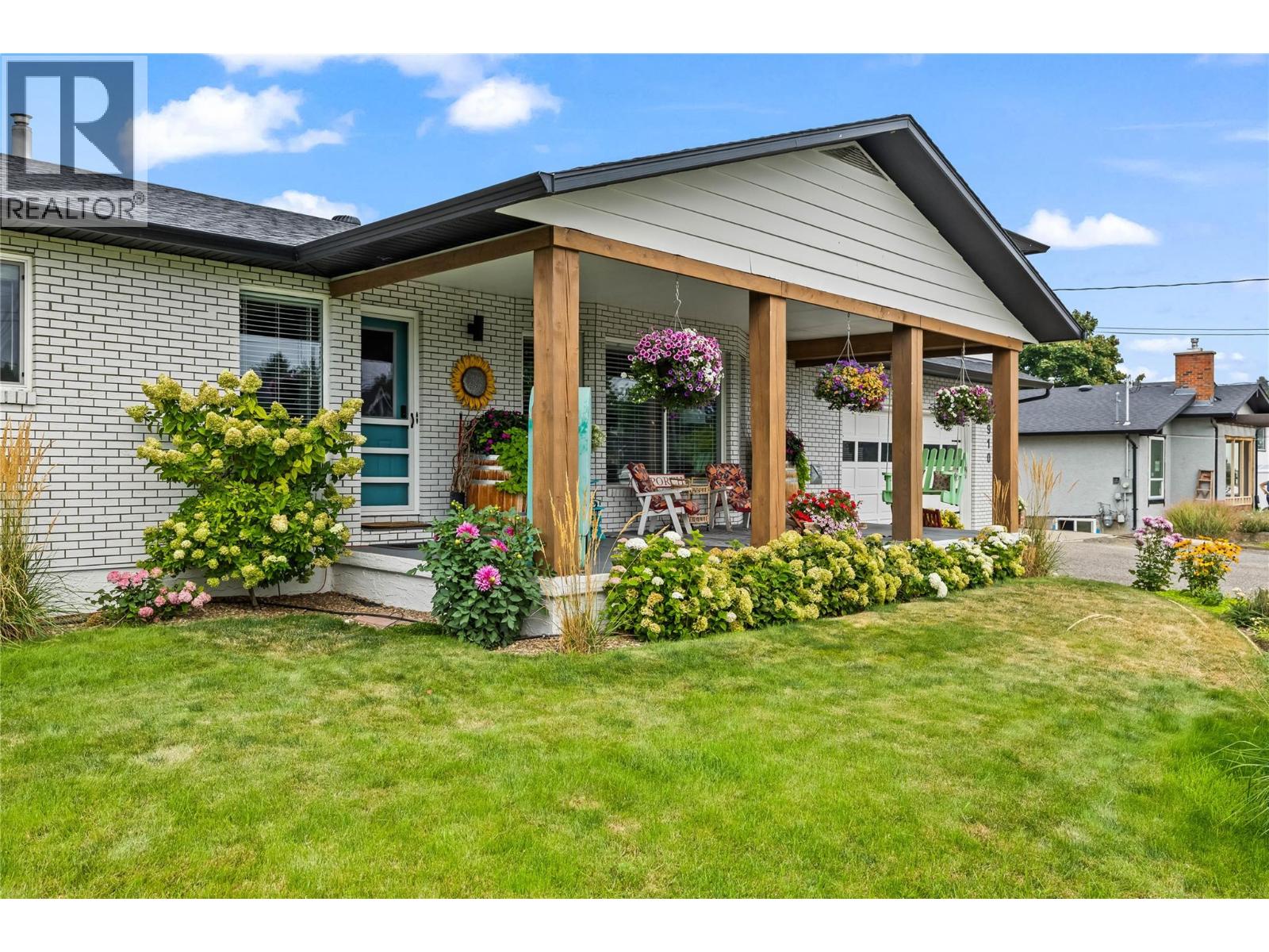 910 Westbrook Drive, West Kelowna