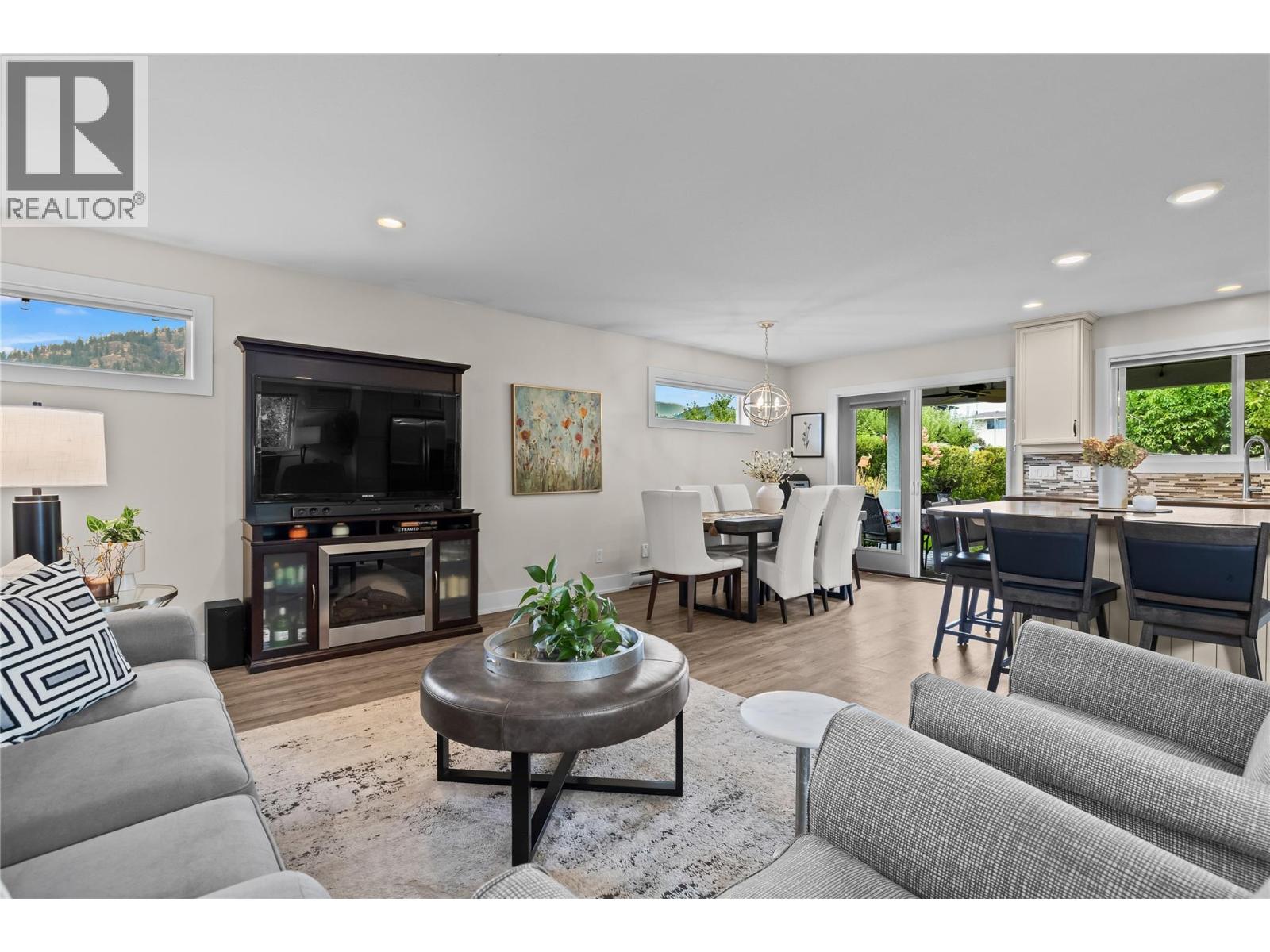  910 Westbrook Drive, West Kelowna