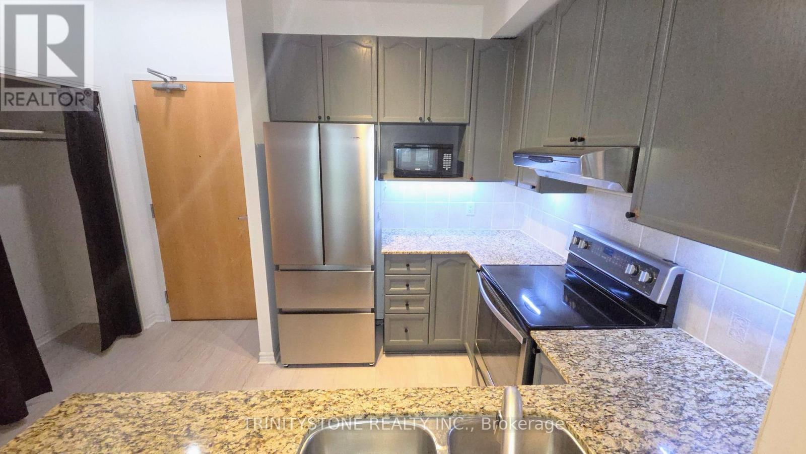 #121 205 BOLTON STREET - Image 10