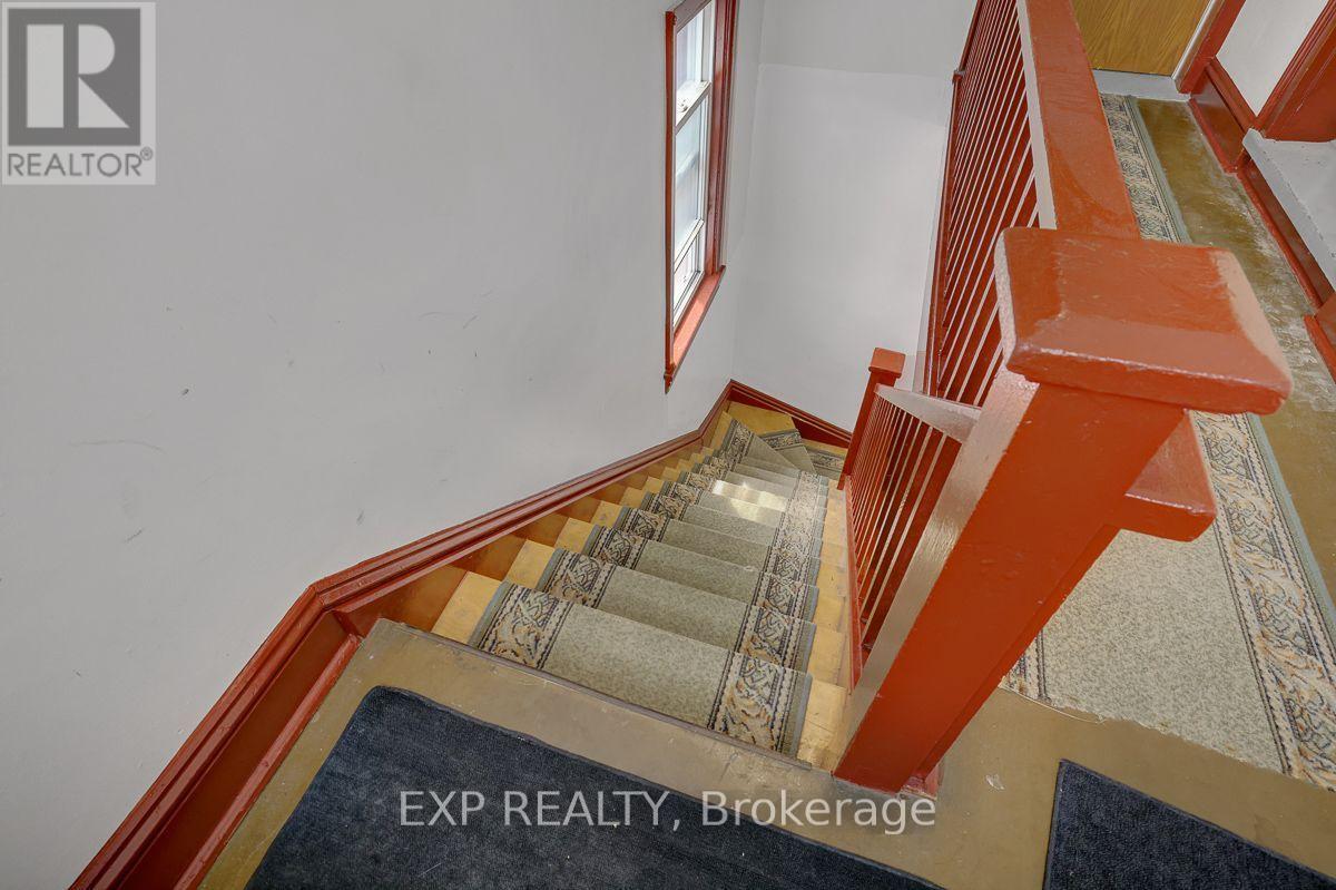 108 LEBRETON STREET N - 21