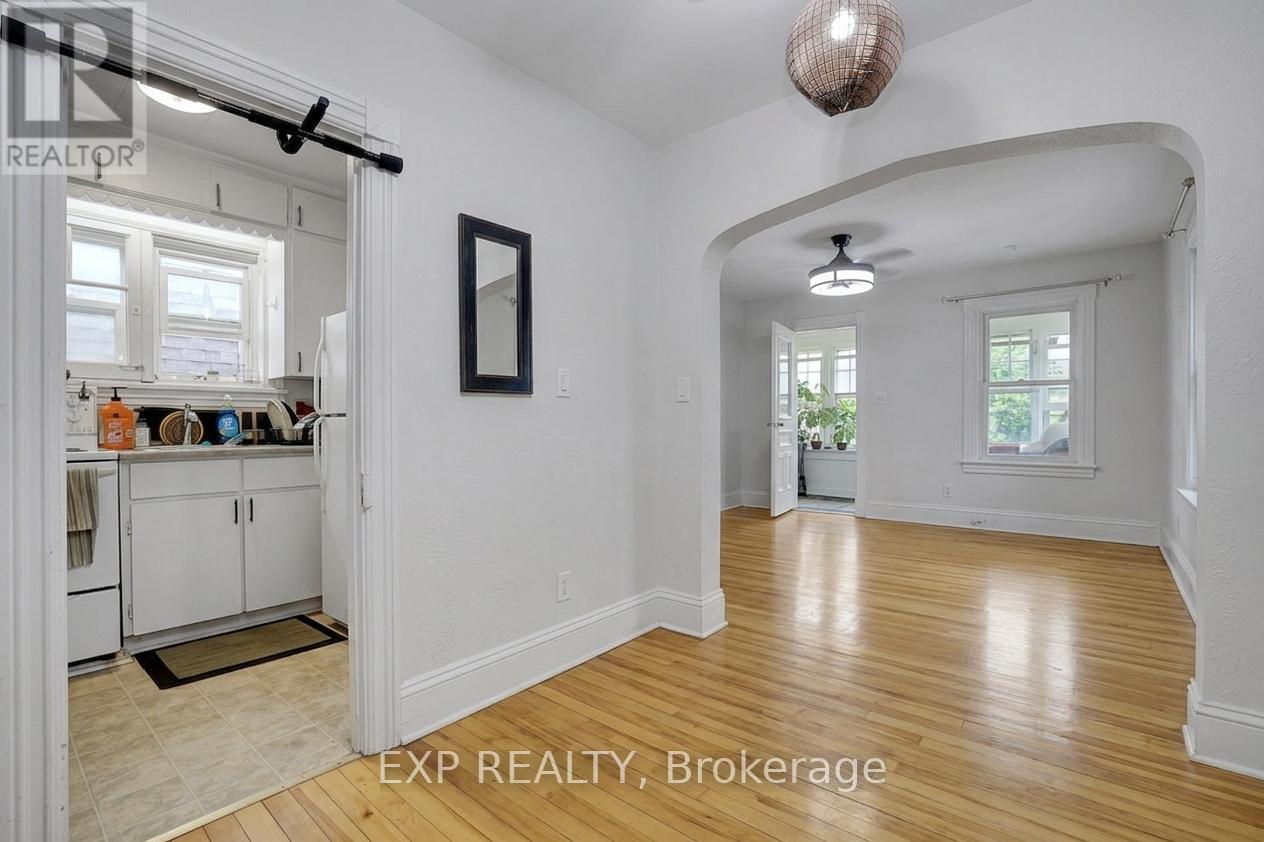 108 LEBRETON STREET N - Image 23