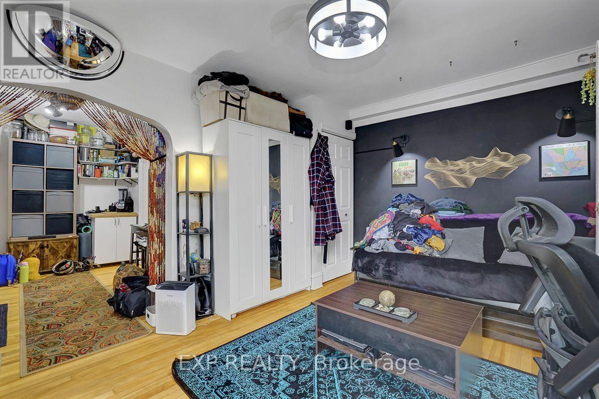 108 LEBRETON STREET N - 27