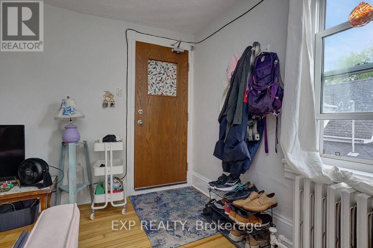 108 LEBRETON STREET N - 30
