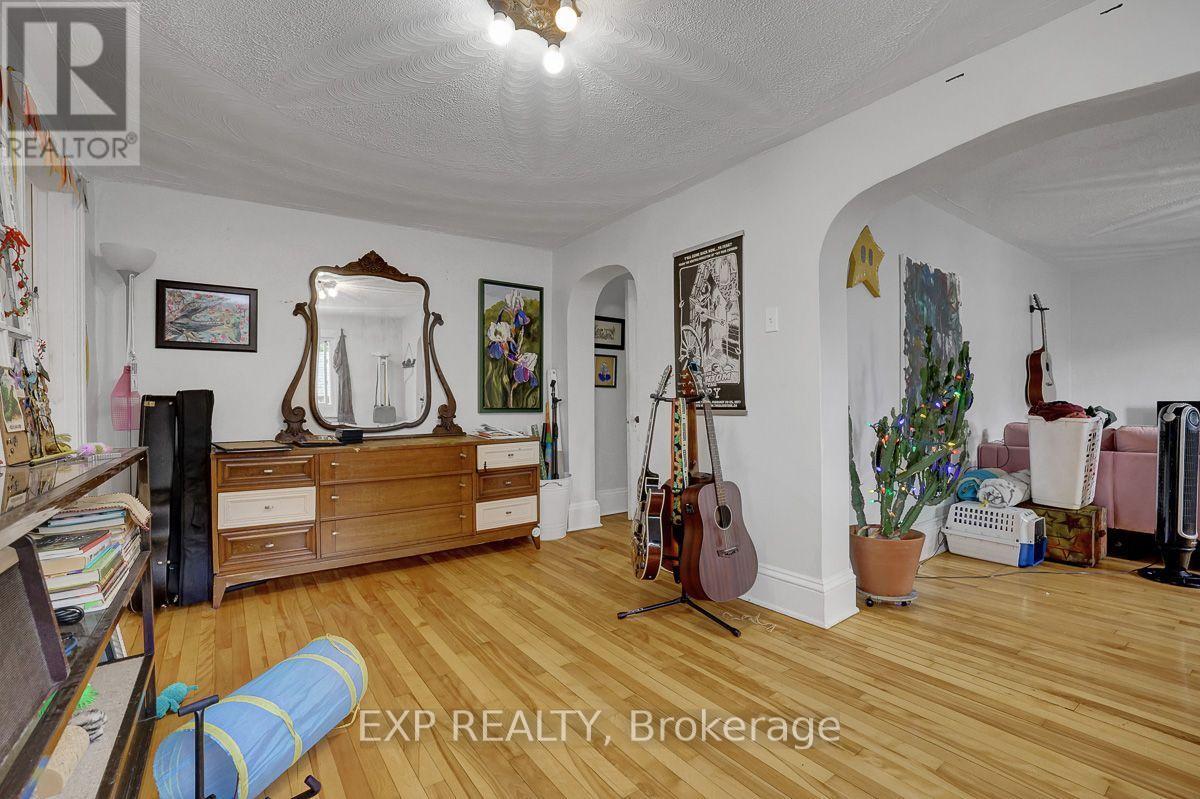 108 LEBRETON STREET N - Image 34