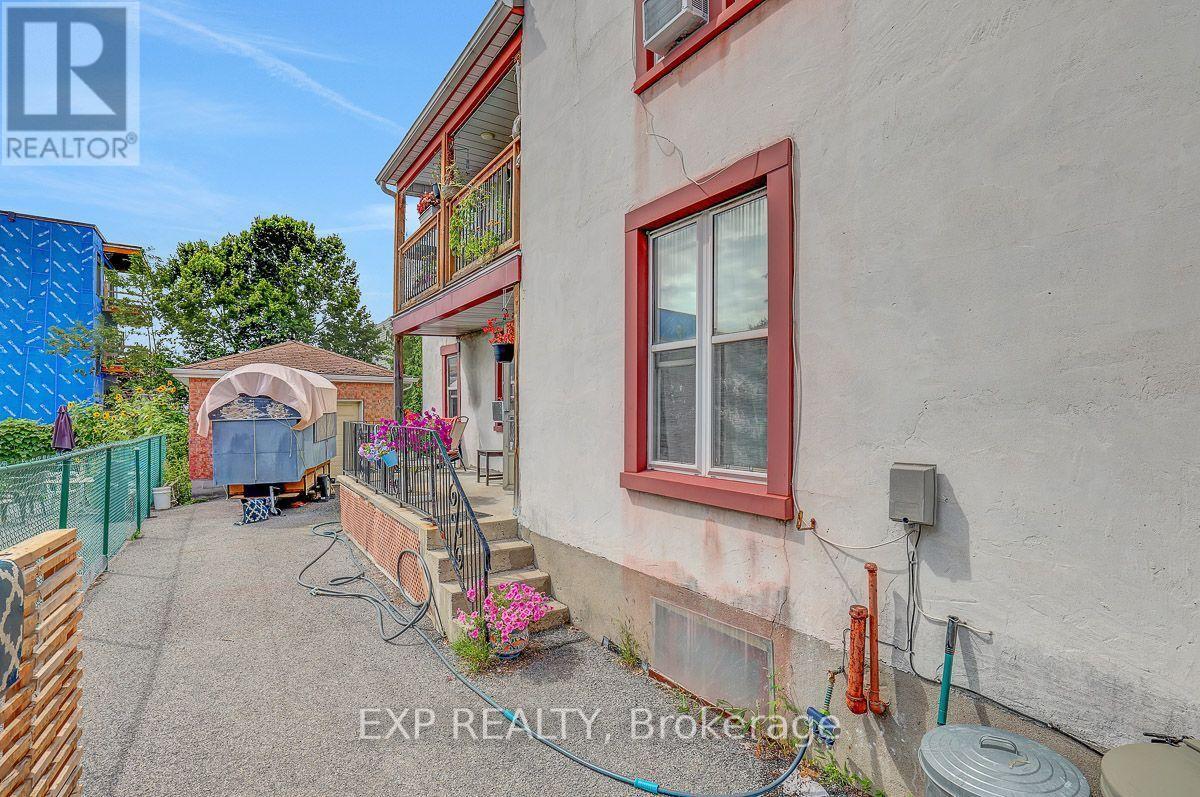 108 LEBRETON STREET N - 43