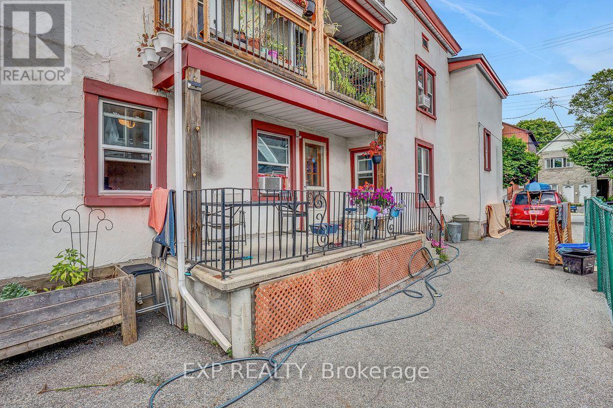 108 LEBRETON STREET N - Image 44