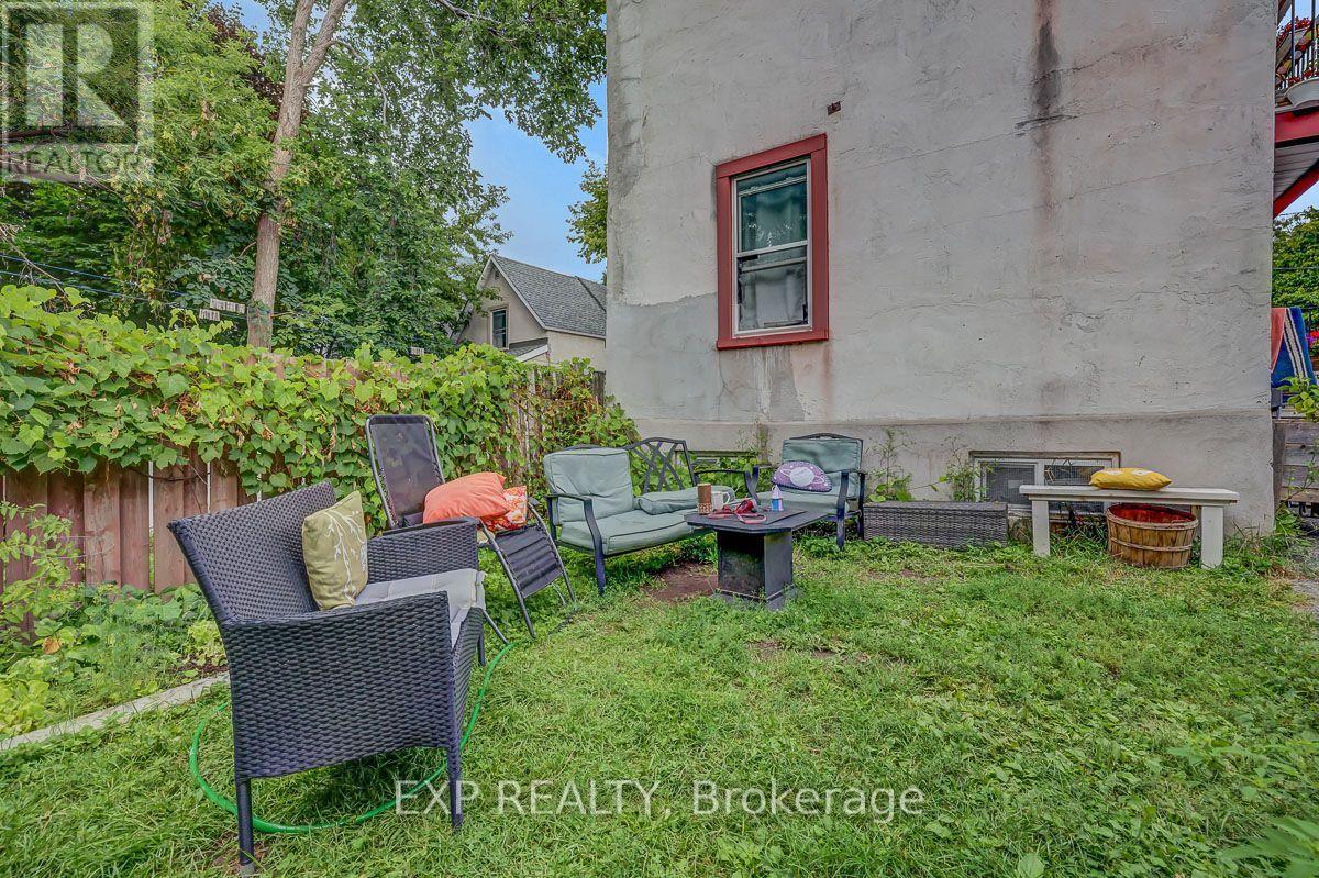 108 LEBRETON STREET N - 46