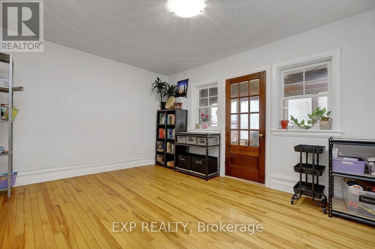 108 LEBRETON STREET N - 6