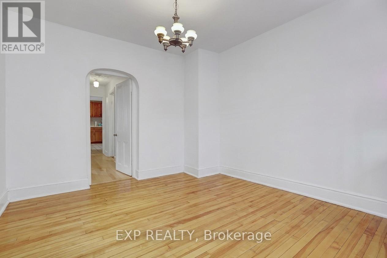 108 LEBRETON STREET N - 9