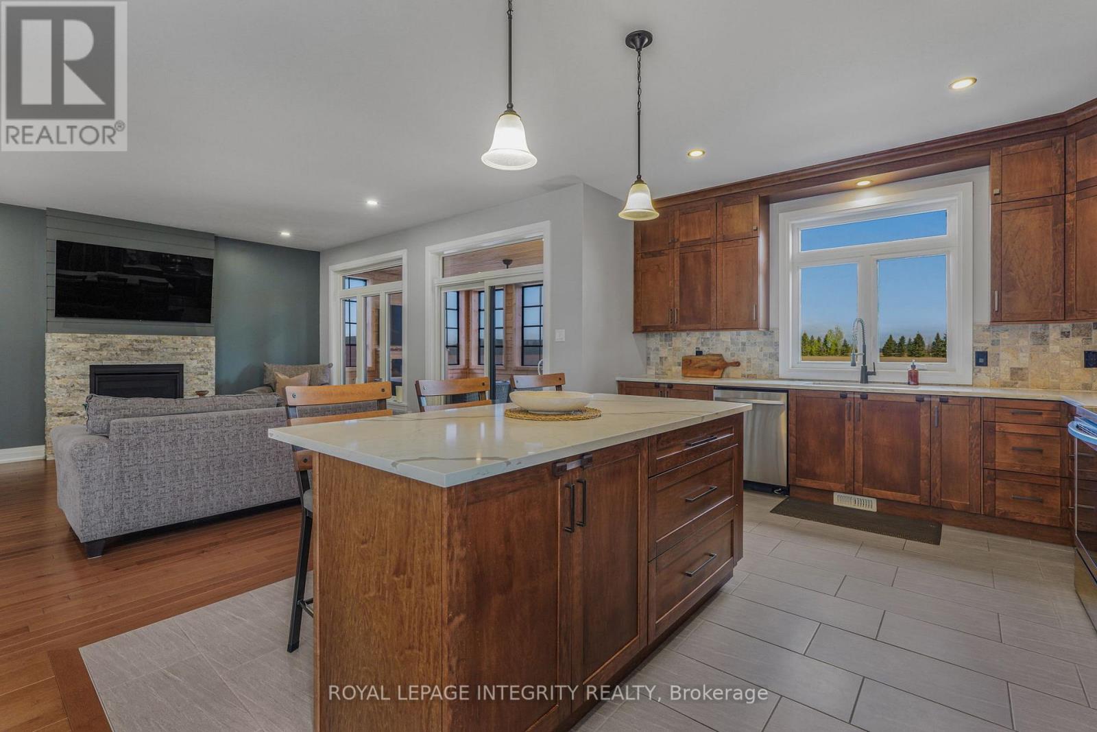 400 COLMAR STREET - Image 11