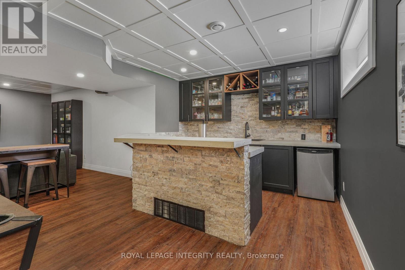 400 COLMAR STREET - Image 27