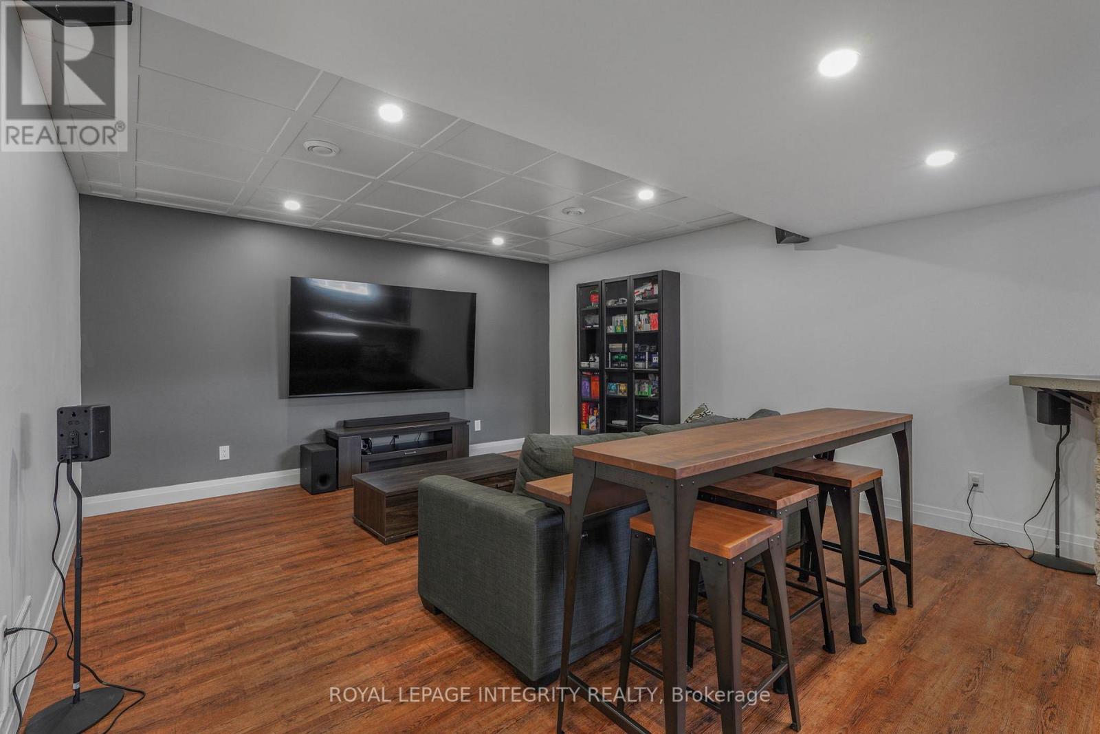 400 COLMAR STREET - Image 28