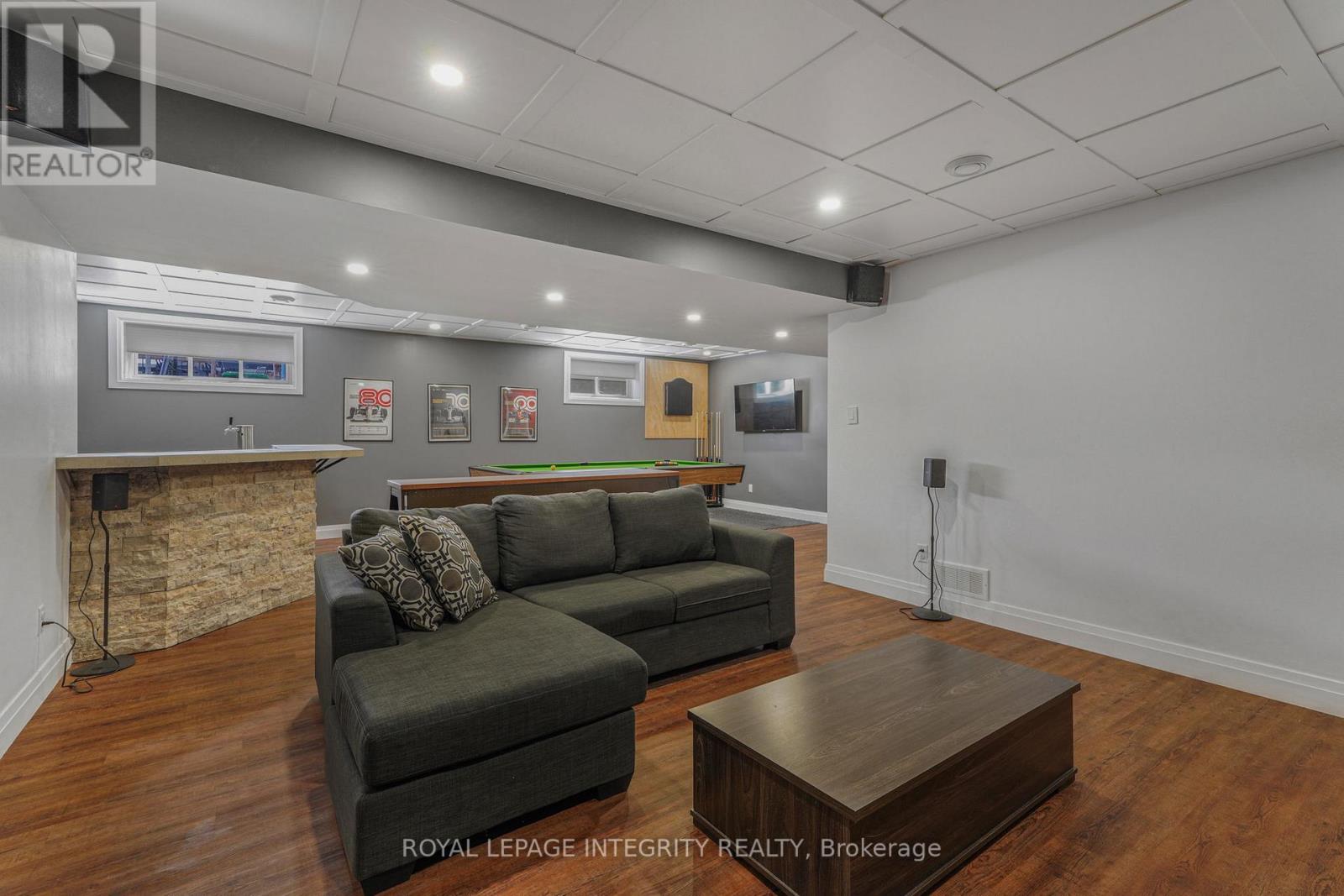 400 COLMAR STREET - 29