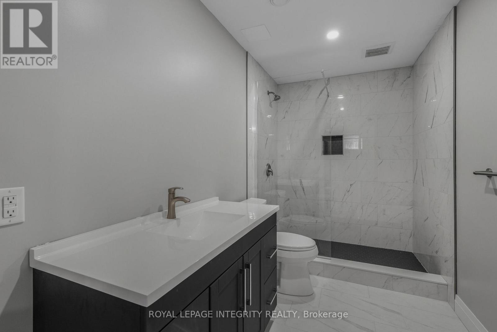 400 COLMAR STREET - Image 30