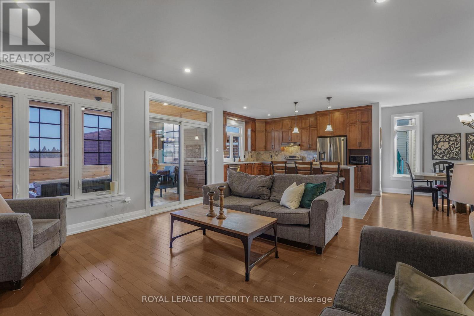 400 COLMAR STREET - 6