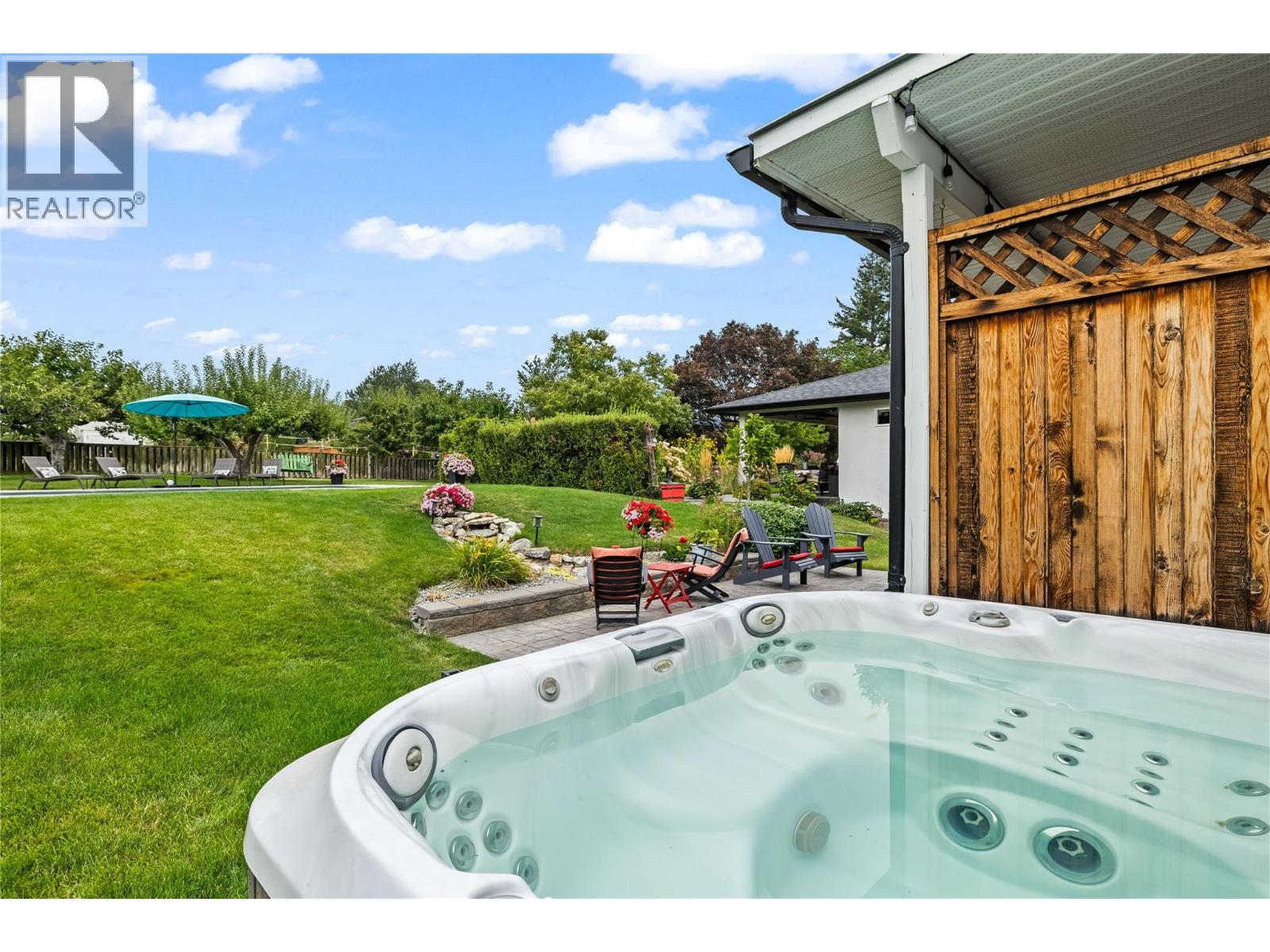 910 Westbrook Drive, West Kelowna