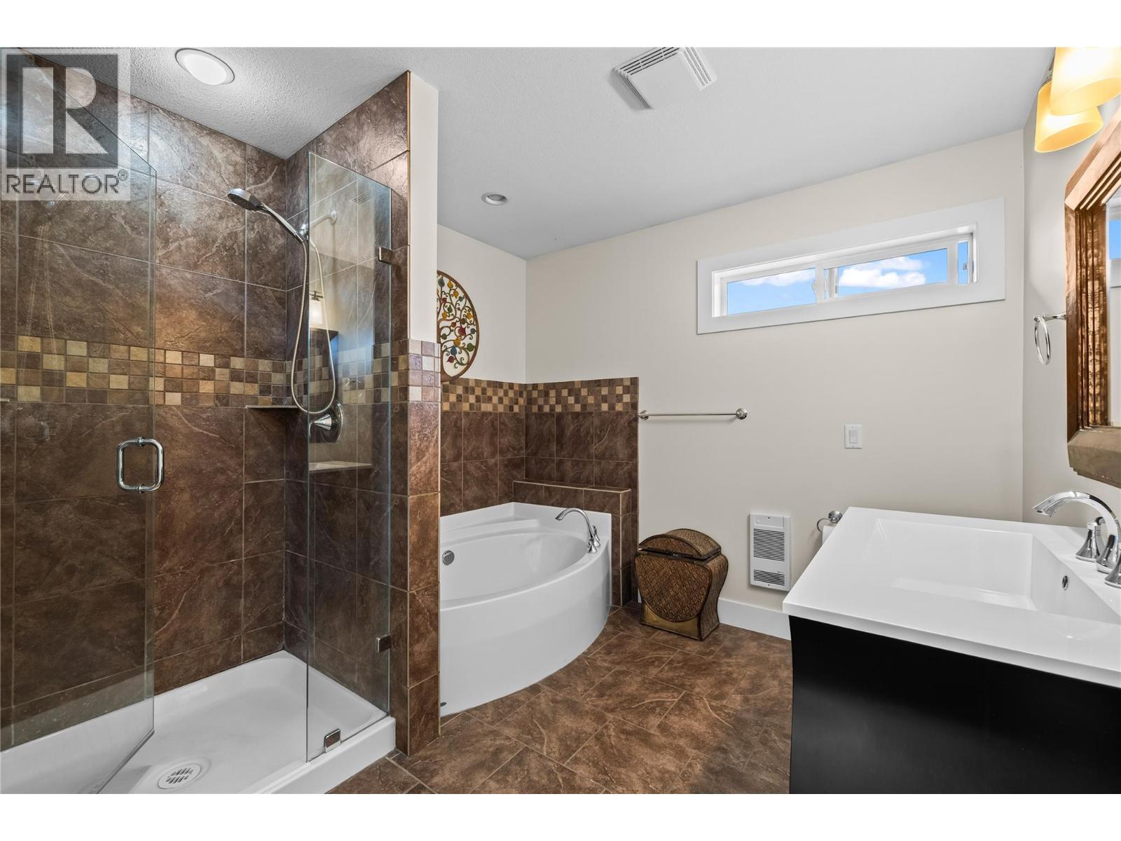  910 Westbrook Drive, West Kelowna
