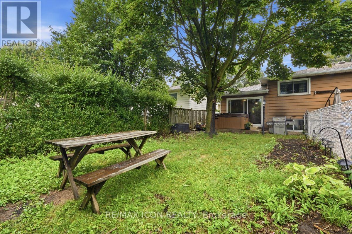 25 UPCOTT CRESCENT - 35