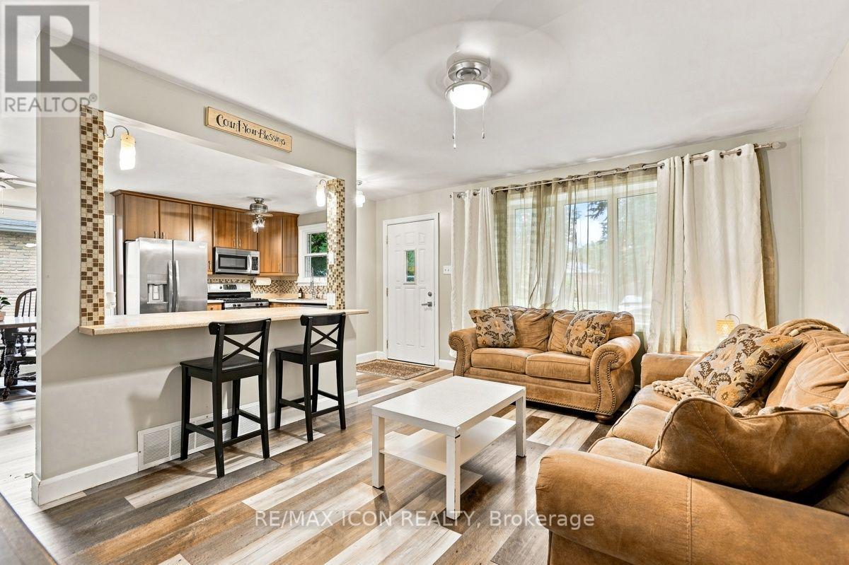 25 UPCOTT CRESCENT - 7