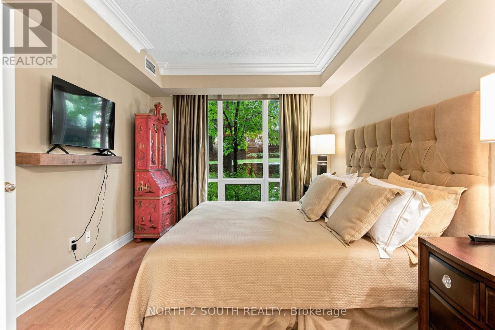 #116 38 WILLIAM CARSON CRESCENT - Image 27