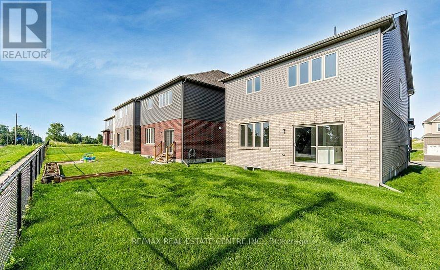 36 HENRY MARACLE STREET - 15