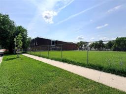 717 Aberdeen Avenue, Winnipeg, MB R2W1W8 Photo 14