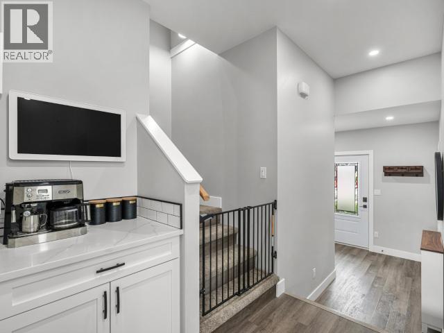 32 EUGENE AVENUE - 13