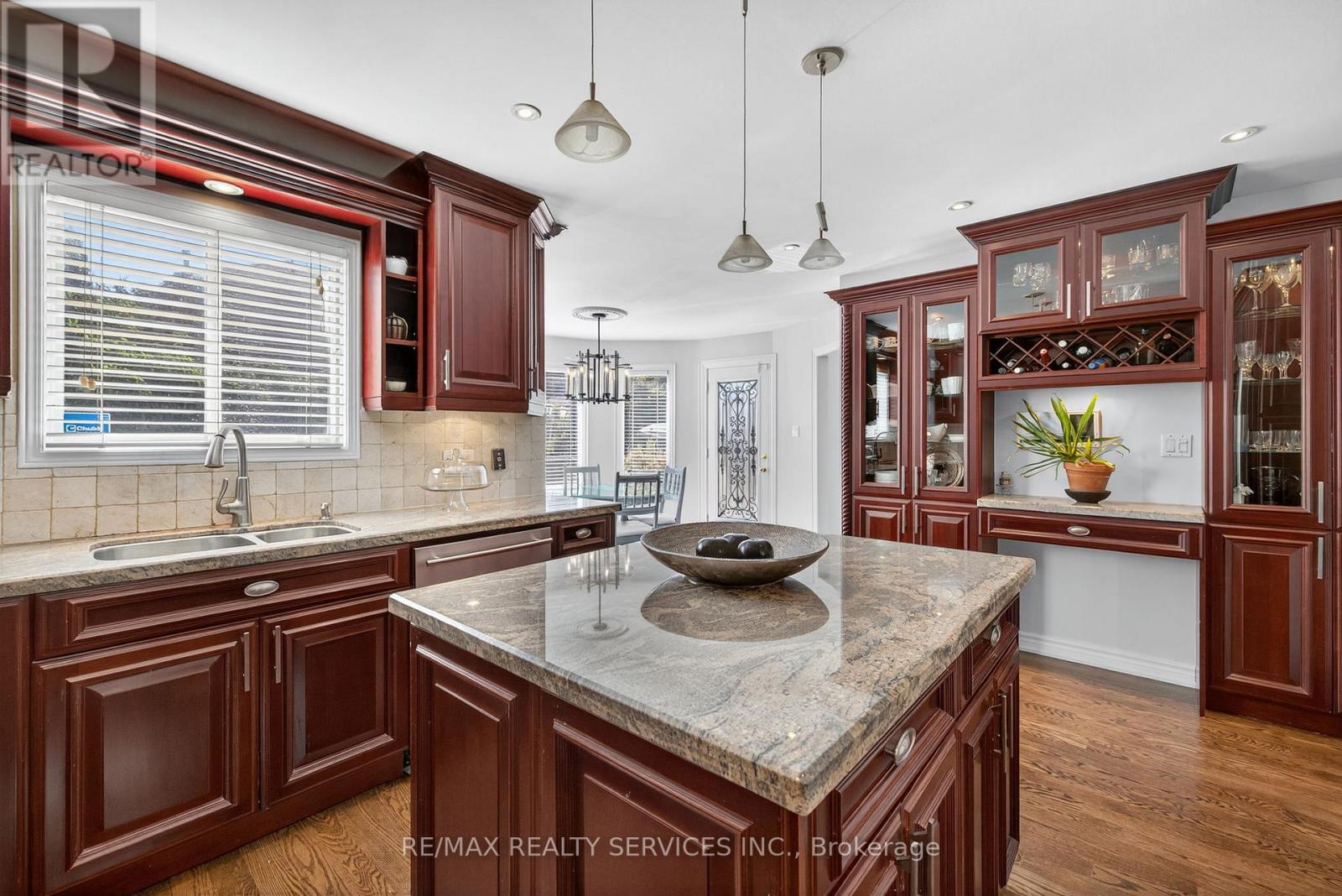 124 ROYAL VALLEY DRIVE - 10
