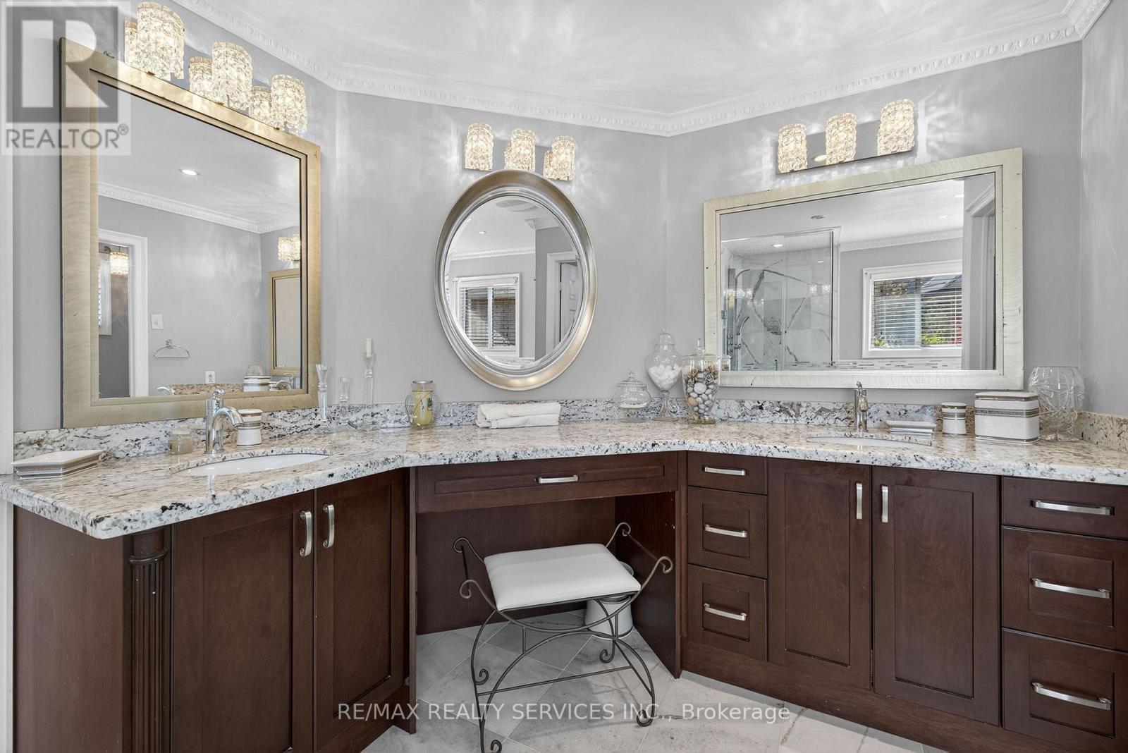124 ROYAL VALLEY DRIVE - 31