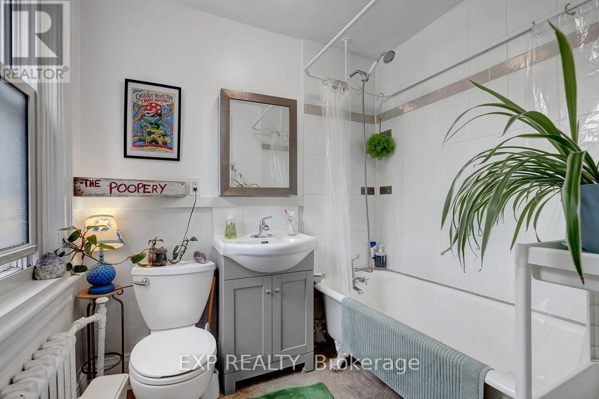 108 LEBRETON STREET N - 39