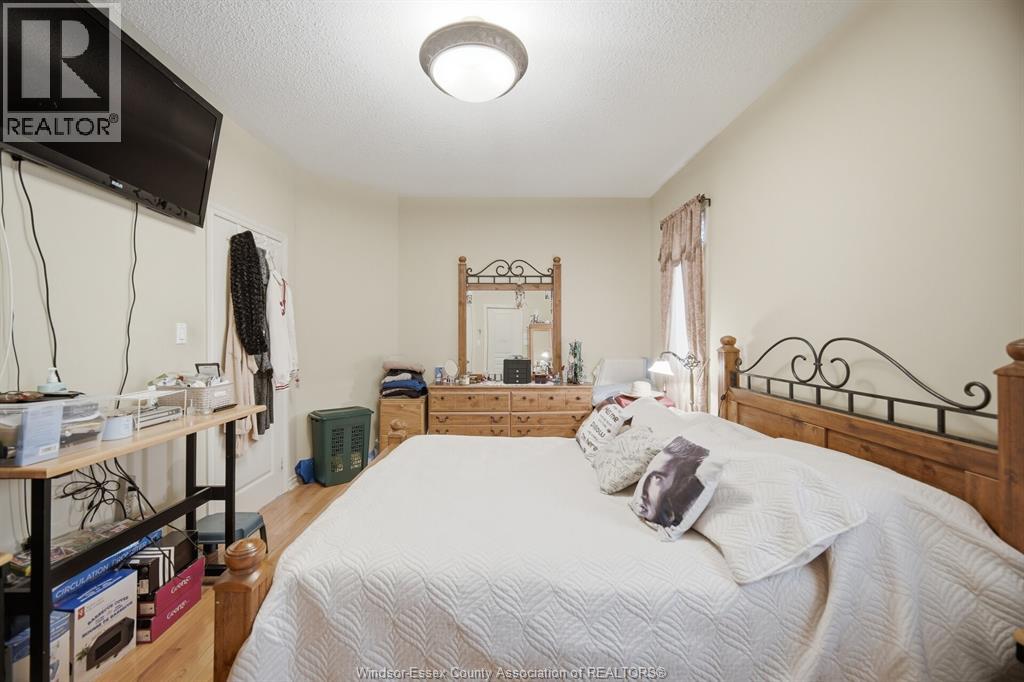 2 SPRUCEWOOD CRESCENT - 23