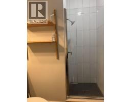Ensuite 5335 Irving Street Street, Burnaby, BC V5H1V1 Photo 8