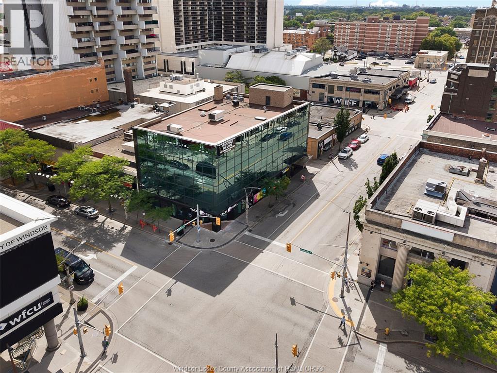 301 OUELLETTE, Windsor, Ontario, N9A4J4, Windsor, Ontario — photo 1 of 5
