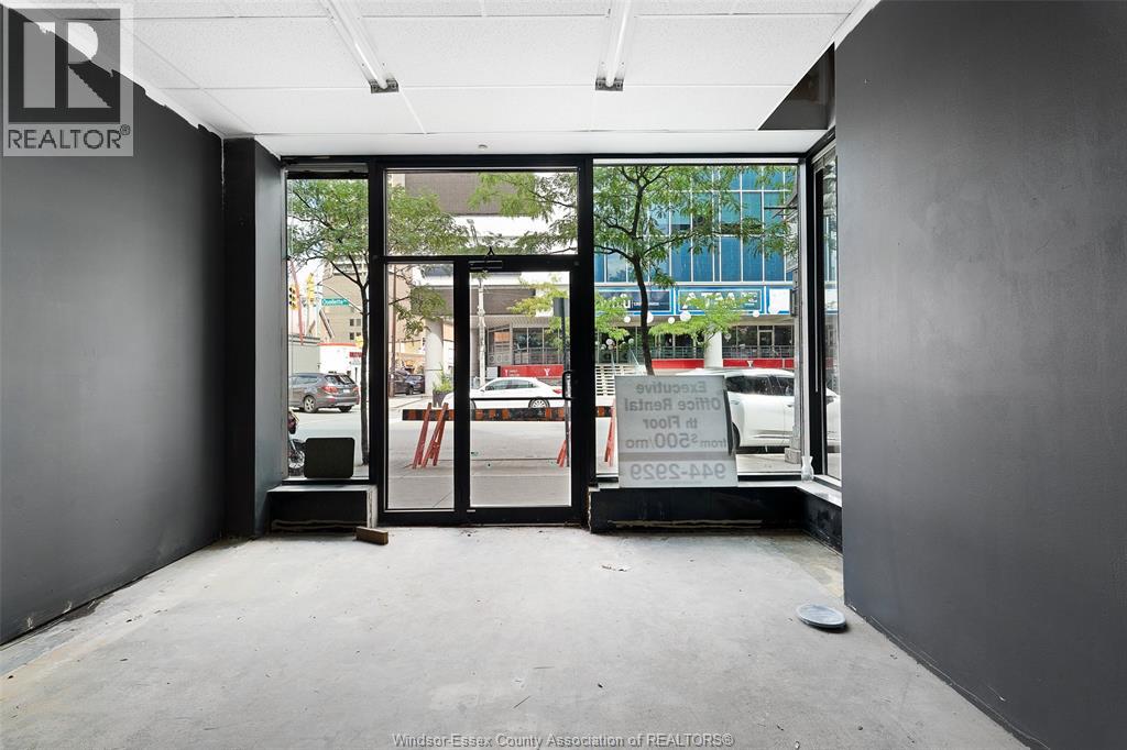 301 OUELLETTE, Windsor, Ontario, N9A4J4, Windsor, Ontario — photo 4 of 5