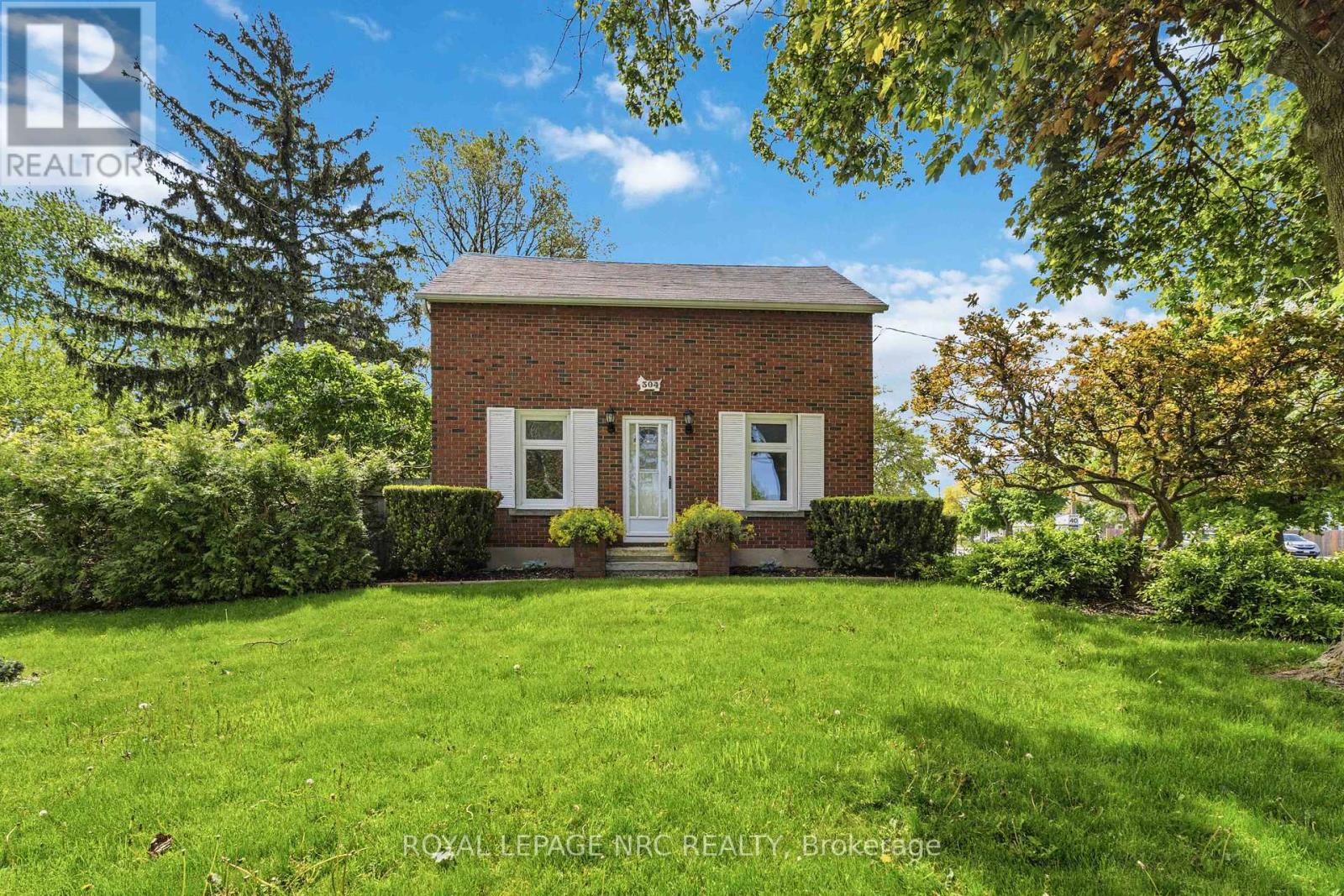 304 SCOTT STREET S - 1