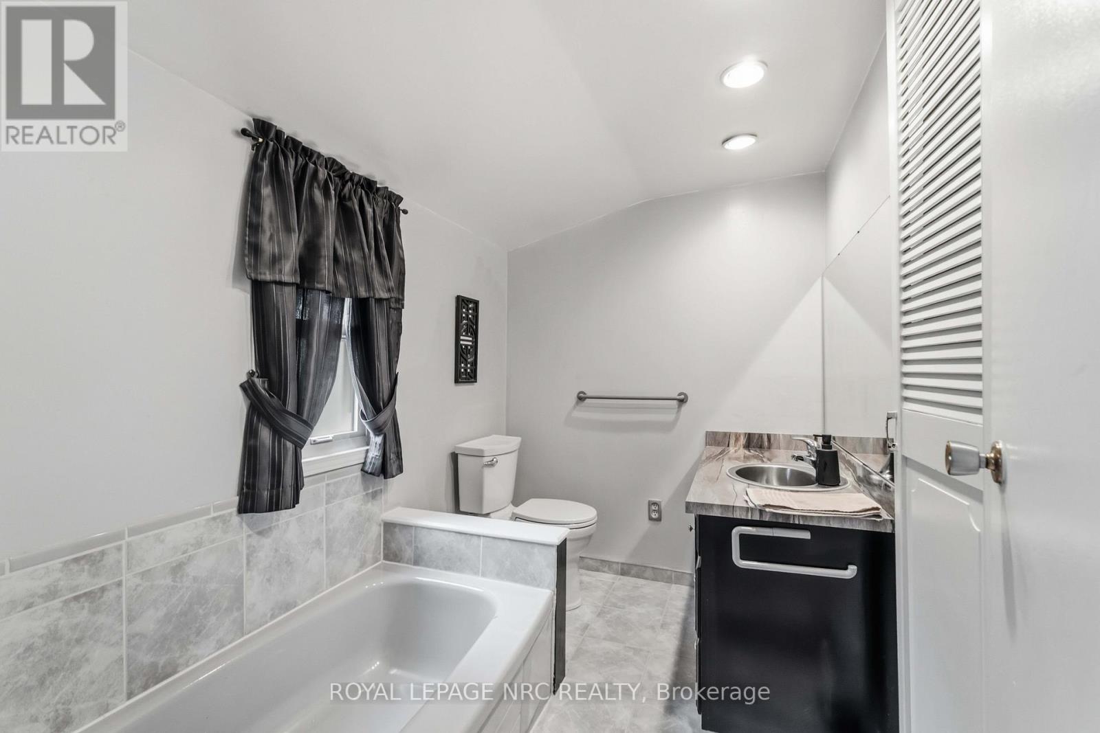 304 SCOTT STREET S - 21