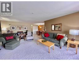 Kitchen - 1672 Thayer Court, Kelowna, BC V1Y8M2 Photo 6