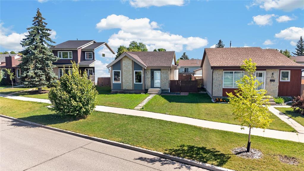 27 Aldgate Road, Winnipeg, Manitoba, R2N2X8, Winnipeg, Manitoba — photo 1 of 5