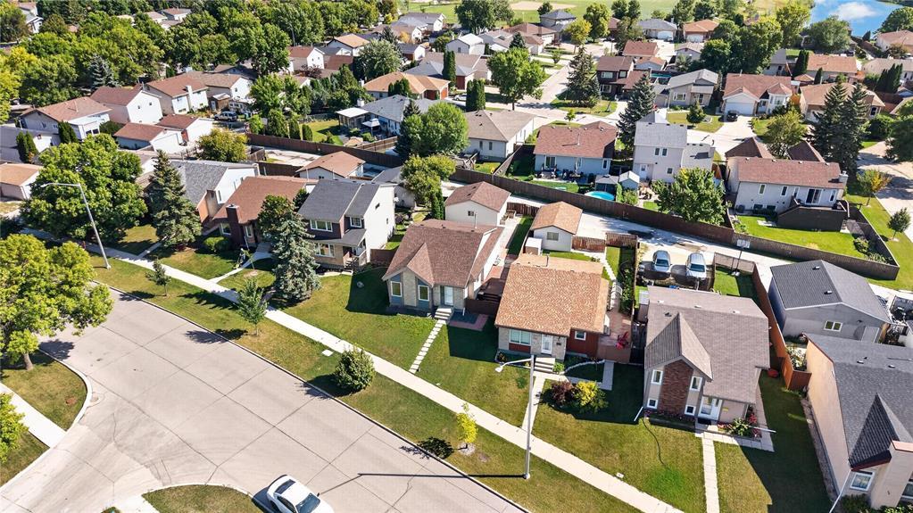 27 Aldgate Road, Winnipeg, Manitoba, R2N2X8, Winnipeg, Manitoba — photo 4 of 5