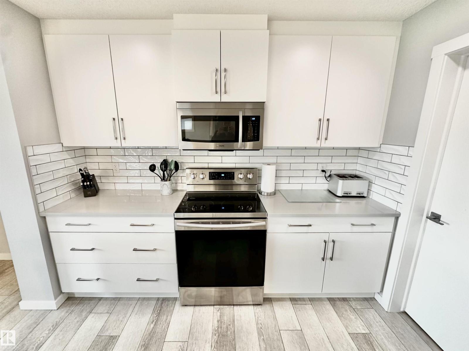 20947 95 AV NW - 12