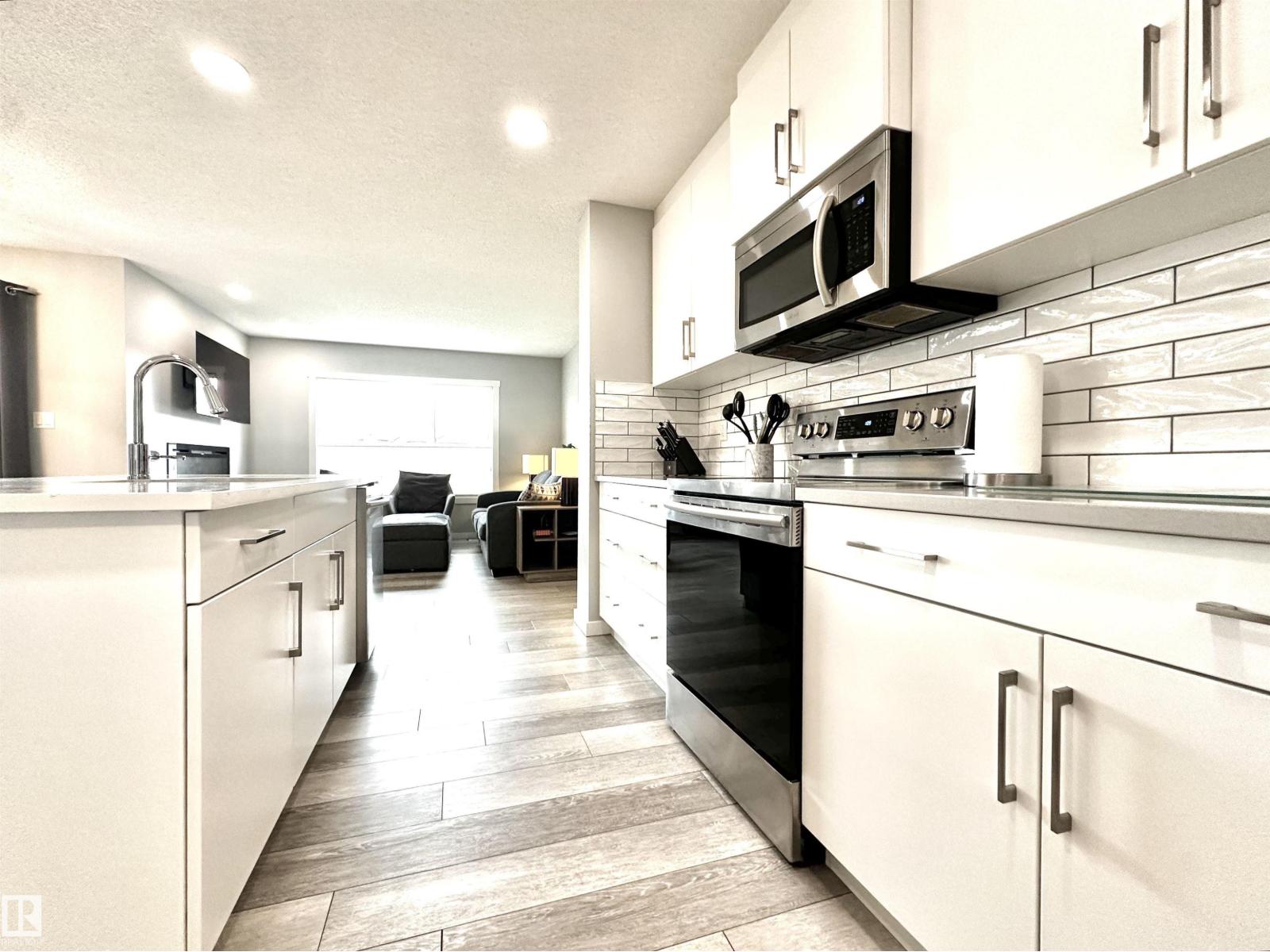 20947 95 AV NW - 15