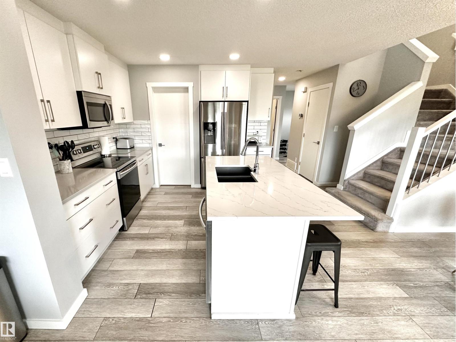 20947 95 AV NW - 10
