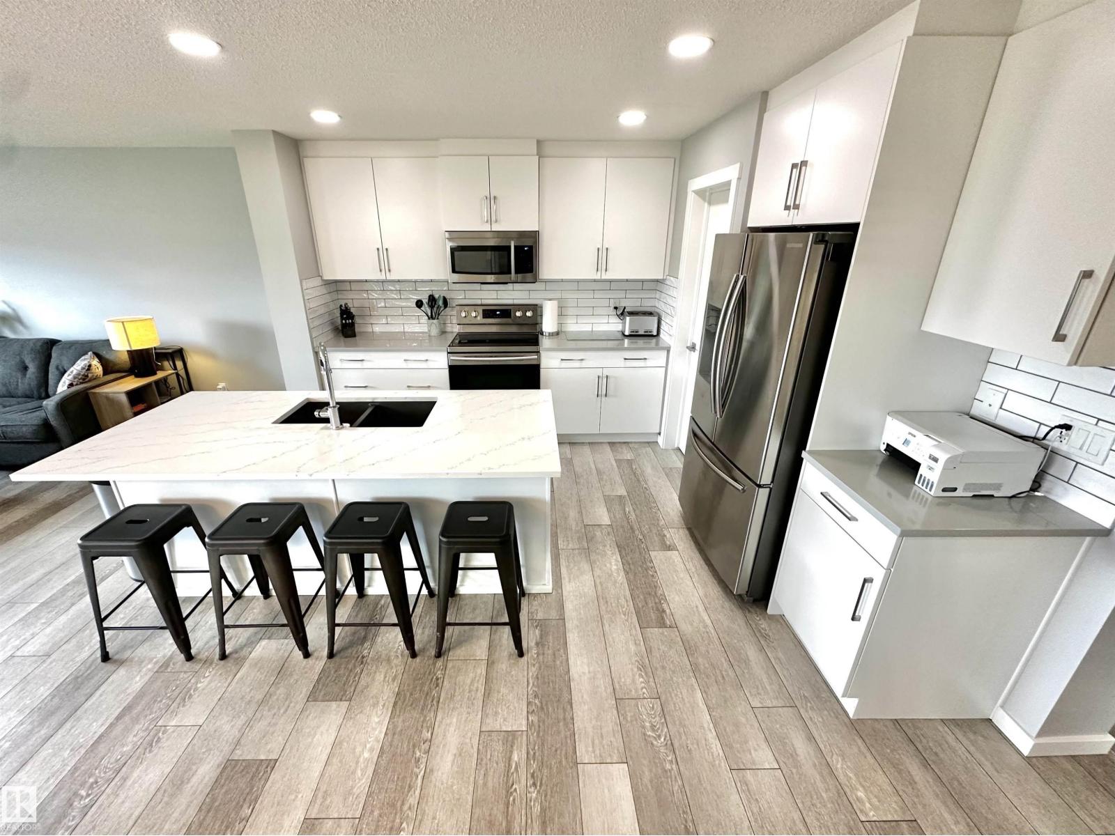 20947 95 AV NW - 7