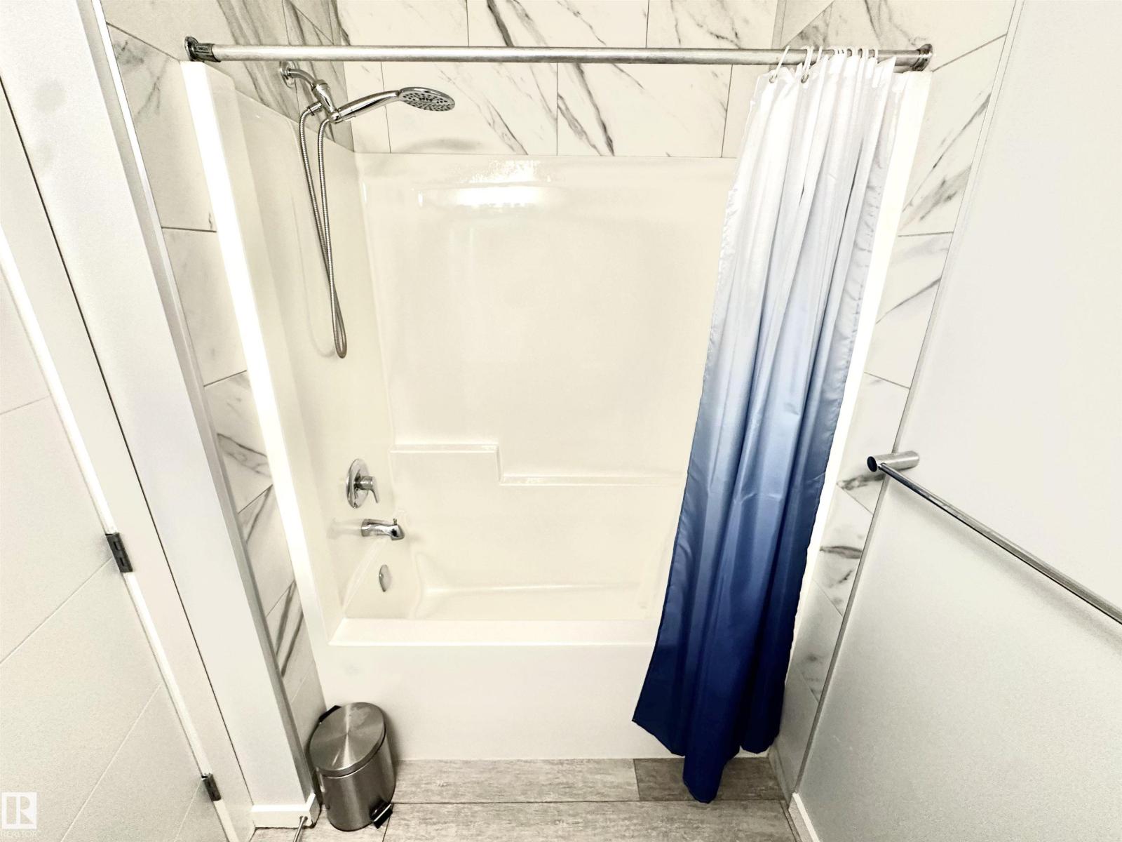 20947 95 AV NW - 35