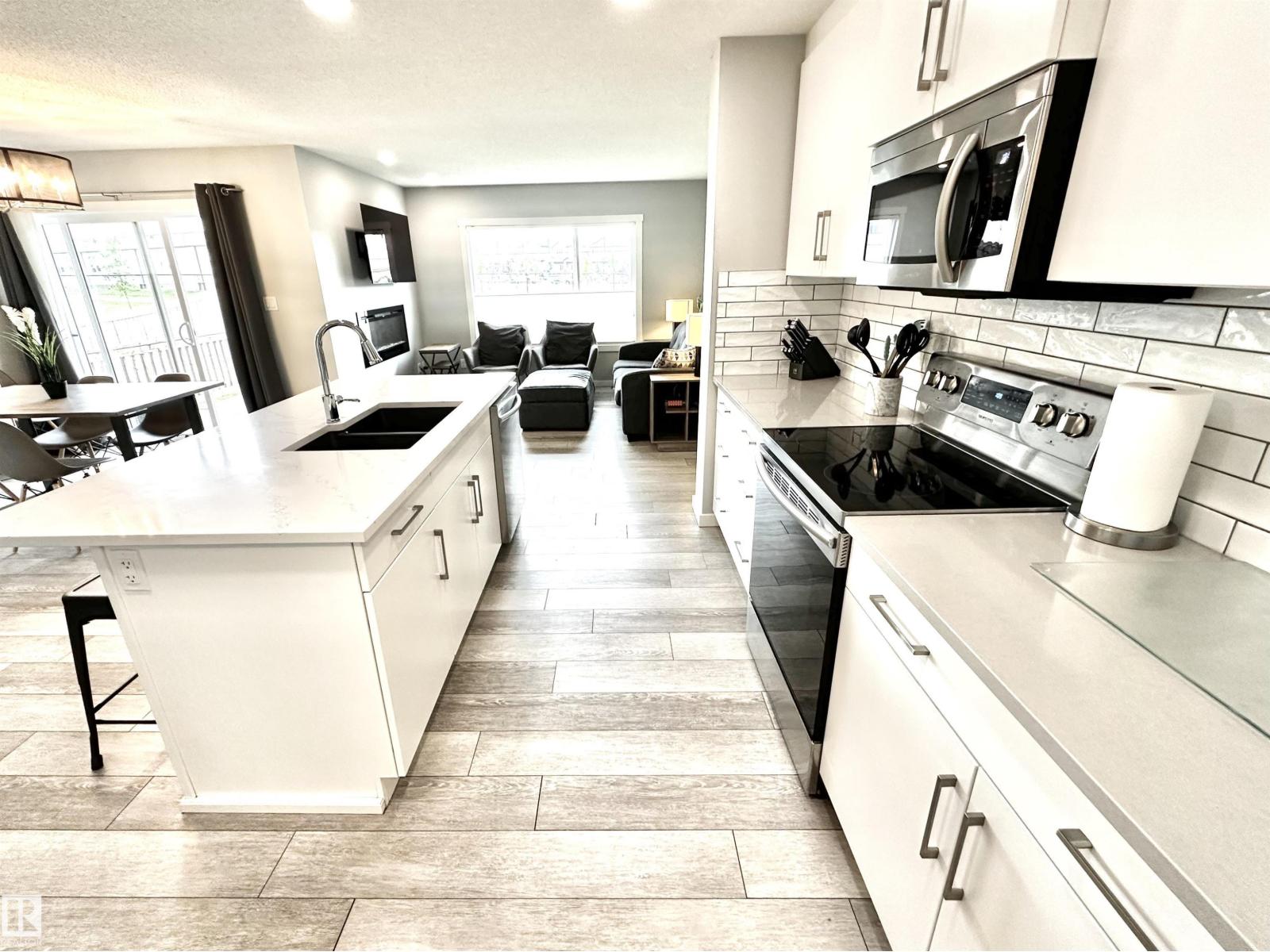 20947 95 AV NW - 14