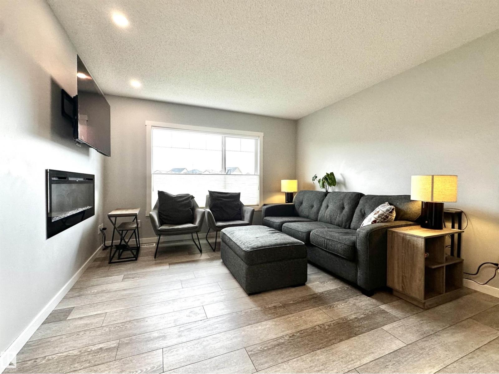 20947 95 AV NW - 4