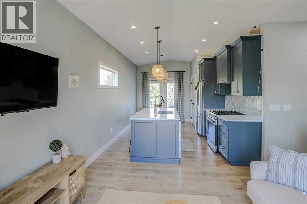 670 Anderson Close NW - 8